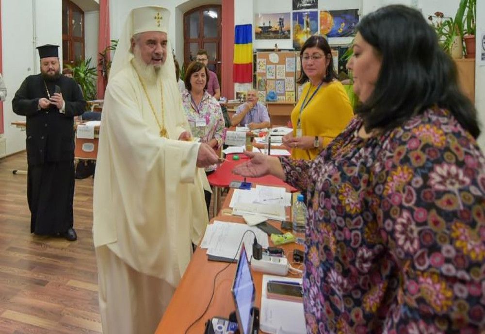 Reacția Bisericii Ortodoxe Române la controversele stârnite de noile cărți de identitate cu cip