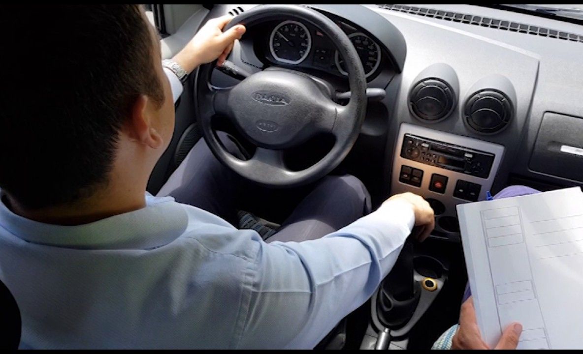 Examenele pentru permis, suspendate