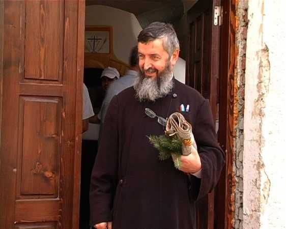 Un preot din Buzău cere președintelui Iohannis ca pentru o zi să suspende ordonanța militară