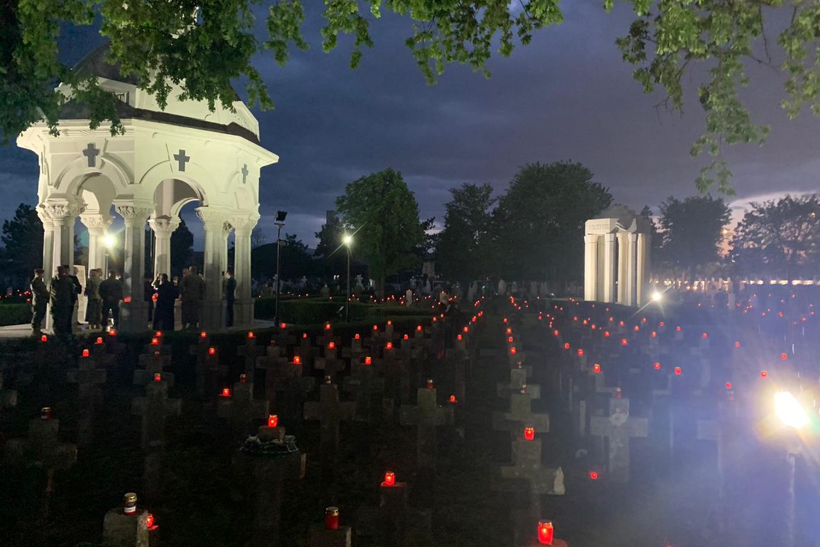 Ziua Eroilor, comemorare nocturnă