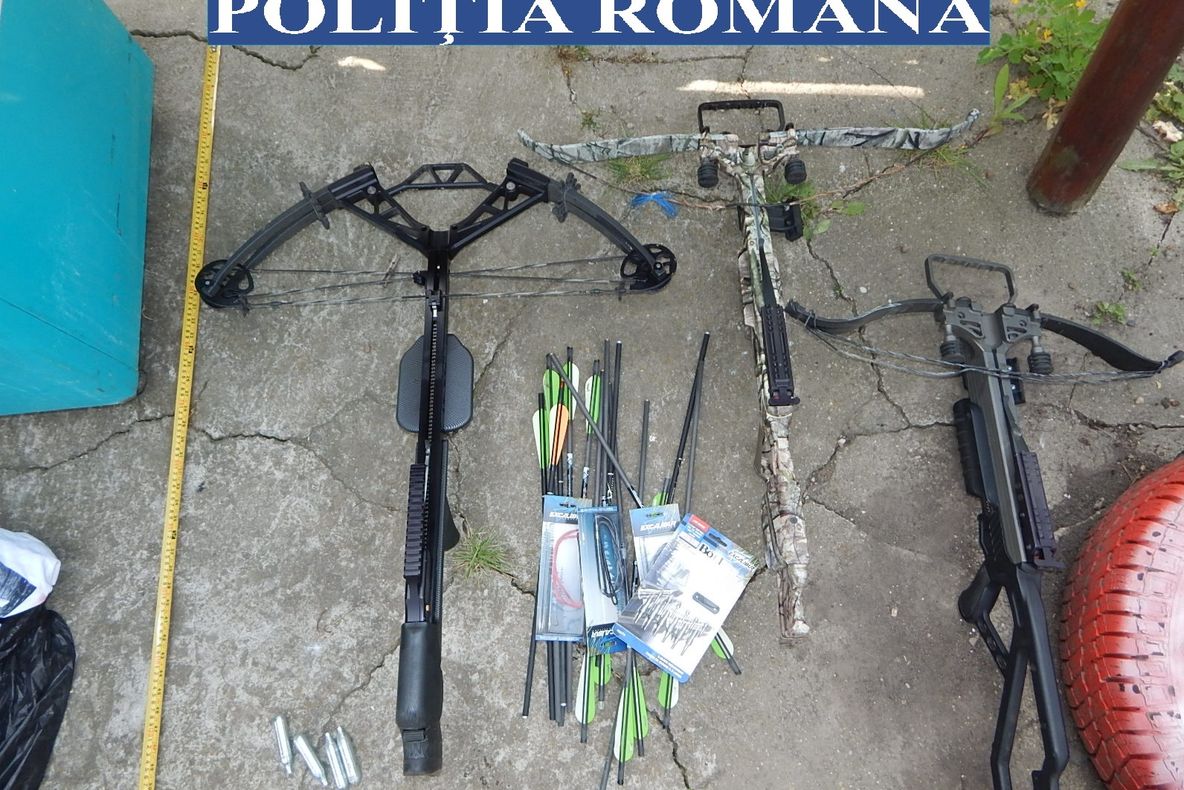 Percheziții la un buzoian bănuit  de braconaj cinegetic. Ce au confiscat polițiștii