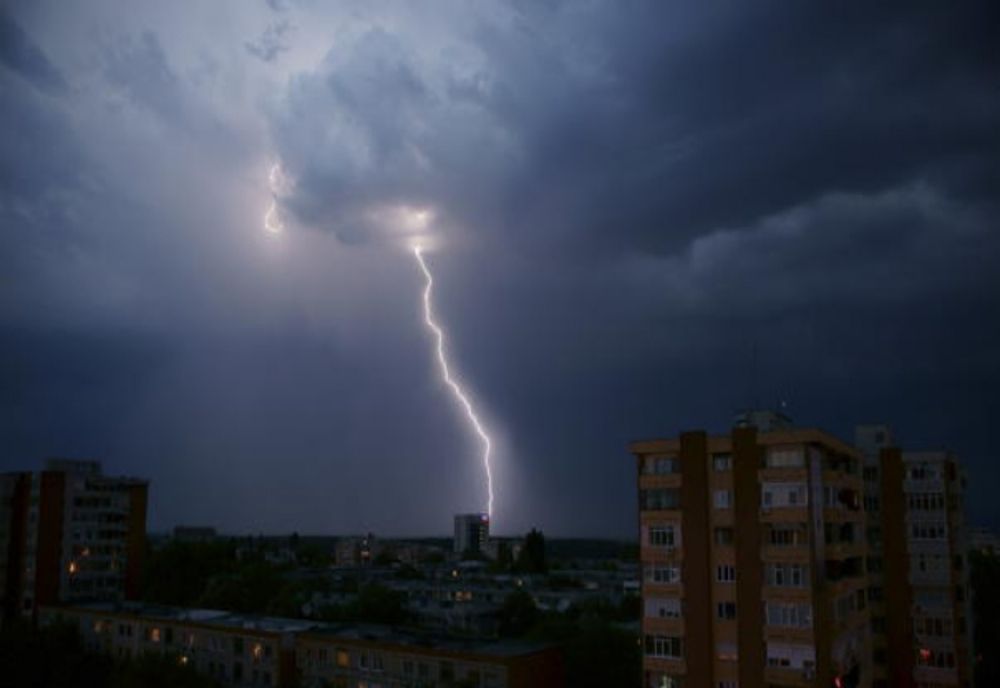 Avertizare din partea Meteorologilor! Buzăul, sub cod galben de vijelii