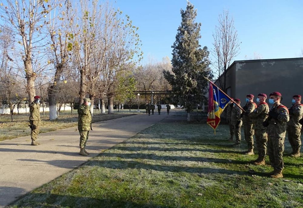 Militarii buzoieni vor defila pe aleea principală din Parcul Crâng
