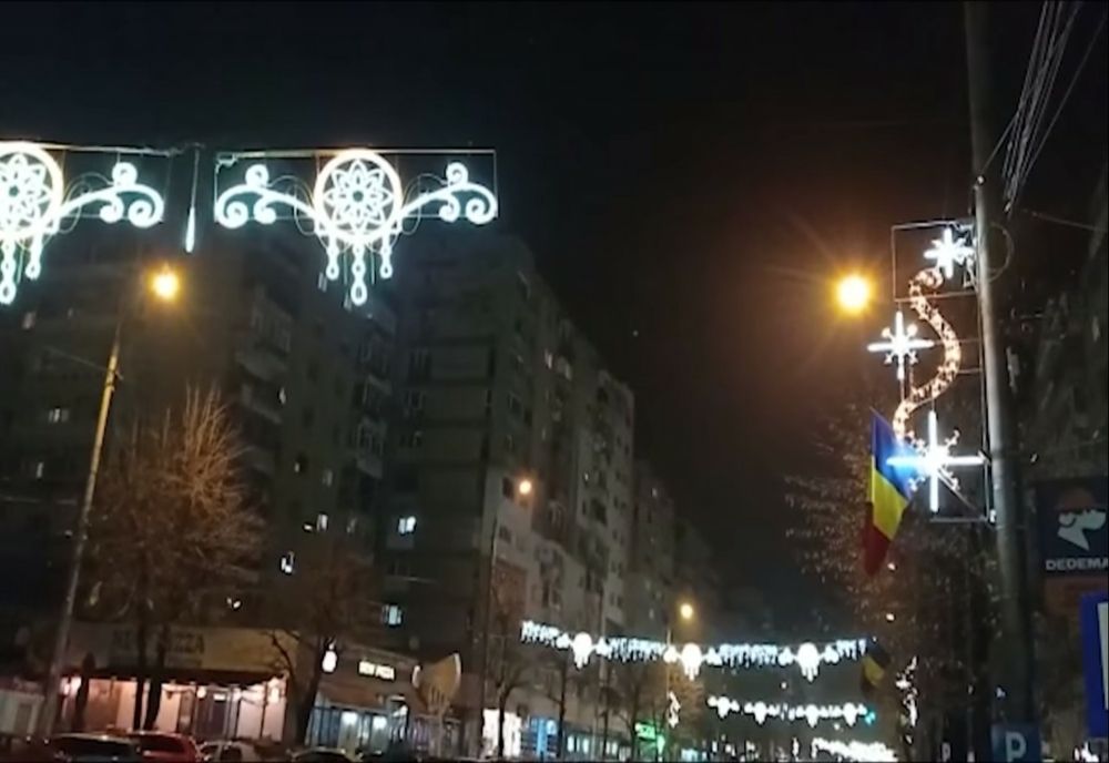 Iluminatul de sărbători aprins pe arterele din Buzău unde au fost montate ghirlande