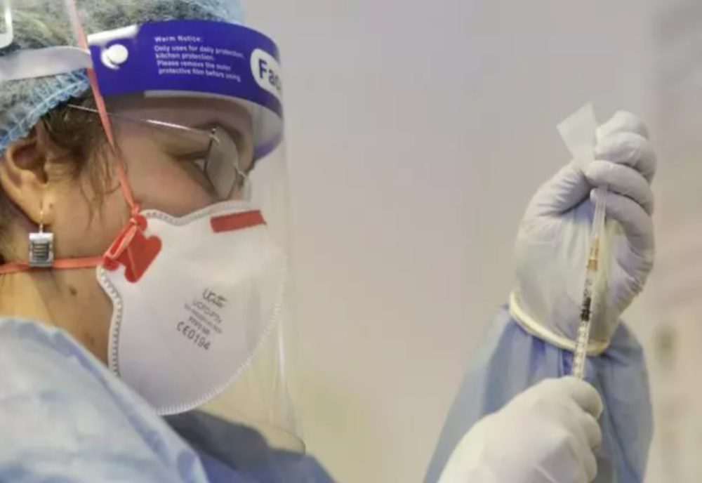 Mihaela Anghel, prima persoană din România vaccinată anti-covid: Trebuie să vă vaccinați! Simt că este începutul sfârșitului acestei pandemii