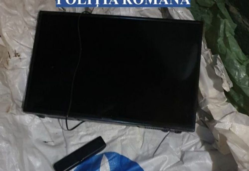 Video: A spart o casă după care a îngropat bunurile furate în grădină 