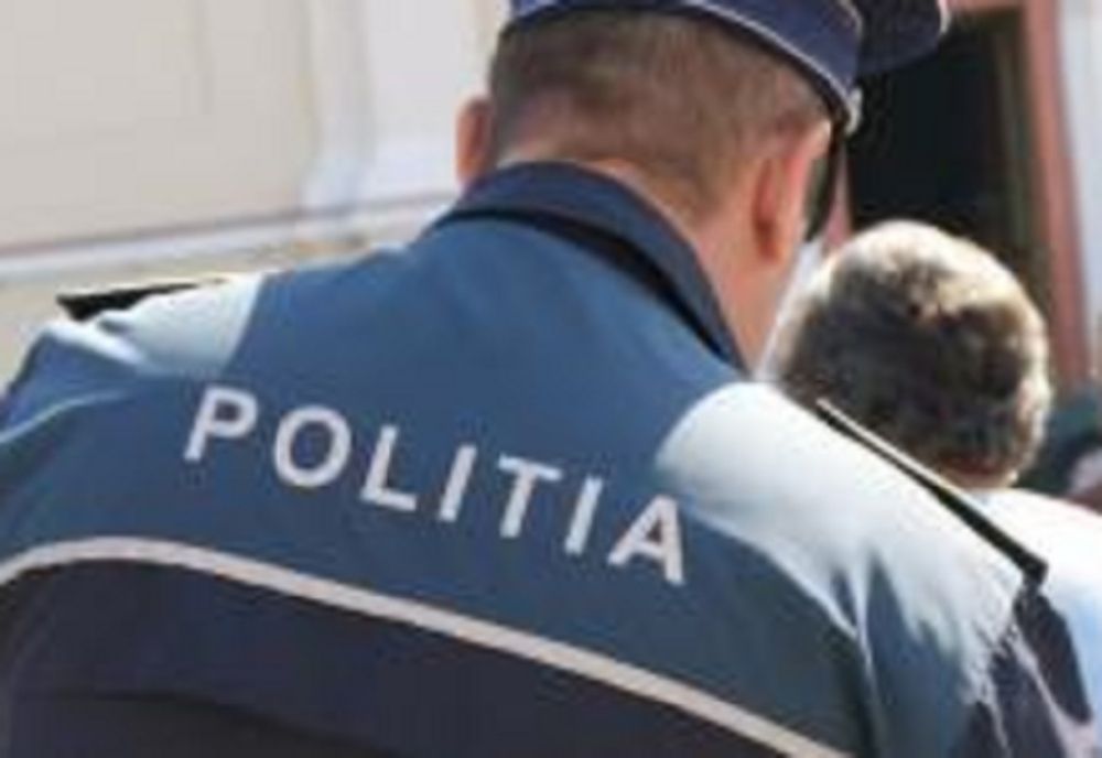 Femeie de 66 de ani bănuită de furt din curtea unei consătence