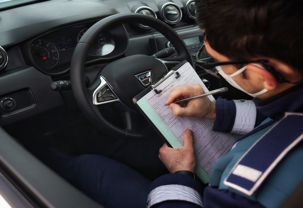 A sustras mașina unei cunoștințe, deși nu avea permis de conducere