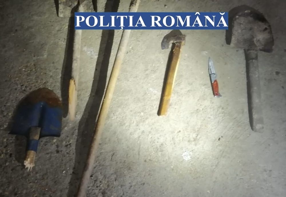 Percheziţii la persoane bănuite de tulburarea liniştii şi ordinii publice prin fapte de violență