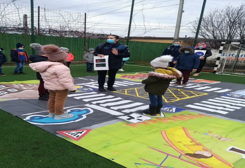 Școlarii, parteneri de dialog ai poliţiştilor