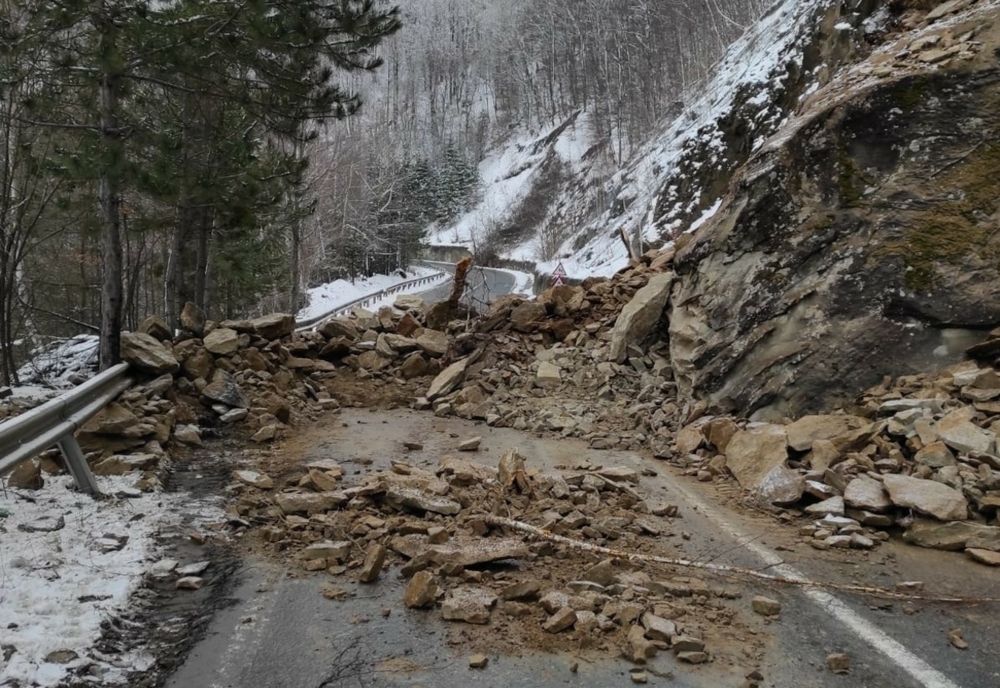 Video: Detonări la Siriu pentru stabilizarea versantului