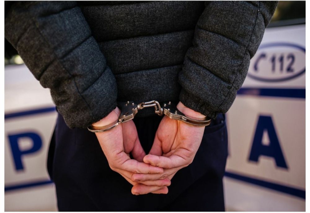 Un bărbat și o femeie din Făurei au sustras o sumă de bani din locuința unei bătrâne din localitatea buzoiană C. A. Rosetti