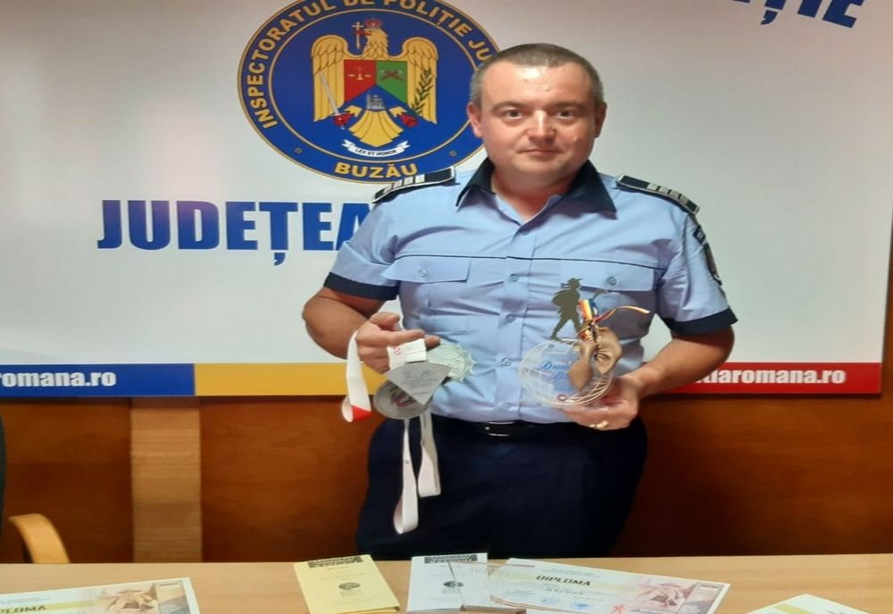 Foto: Un poliţist din cadrul IPJ Buzău, multipremiat al maratoanelor de bicicletă, a participat la evenimentul organizat de Asociaţia  „Cu bicicleta departe”
