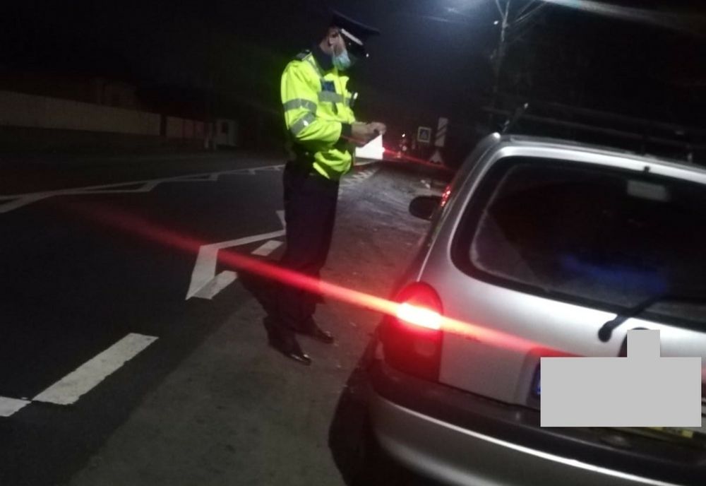 Polițiștii buzoieni au aplicat 168 de sancţiuni contravenţionale şi au reţinut 20 de permise de conducere