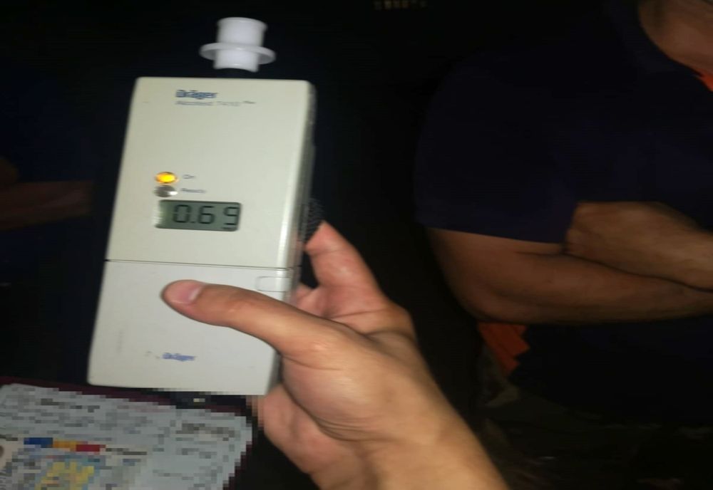 Permis de conducere reţinut pentru conducerea unui vehicul sub influenţa băuturilor alcoolice