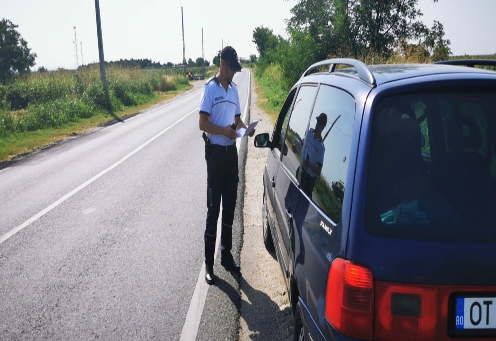 390 de sancţiuni contravenţionale constatate de poliţişti şi peste 70 de permise reţinute în weekend