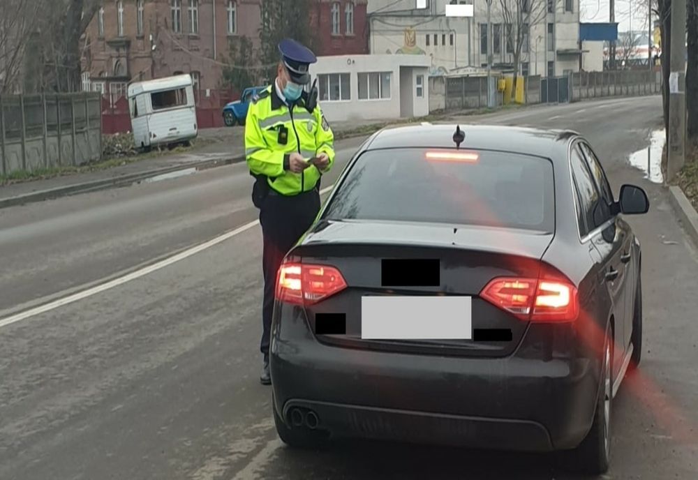 Nereguli în trafic constatate de poliţişti