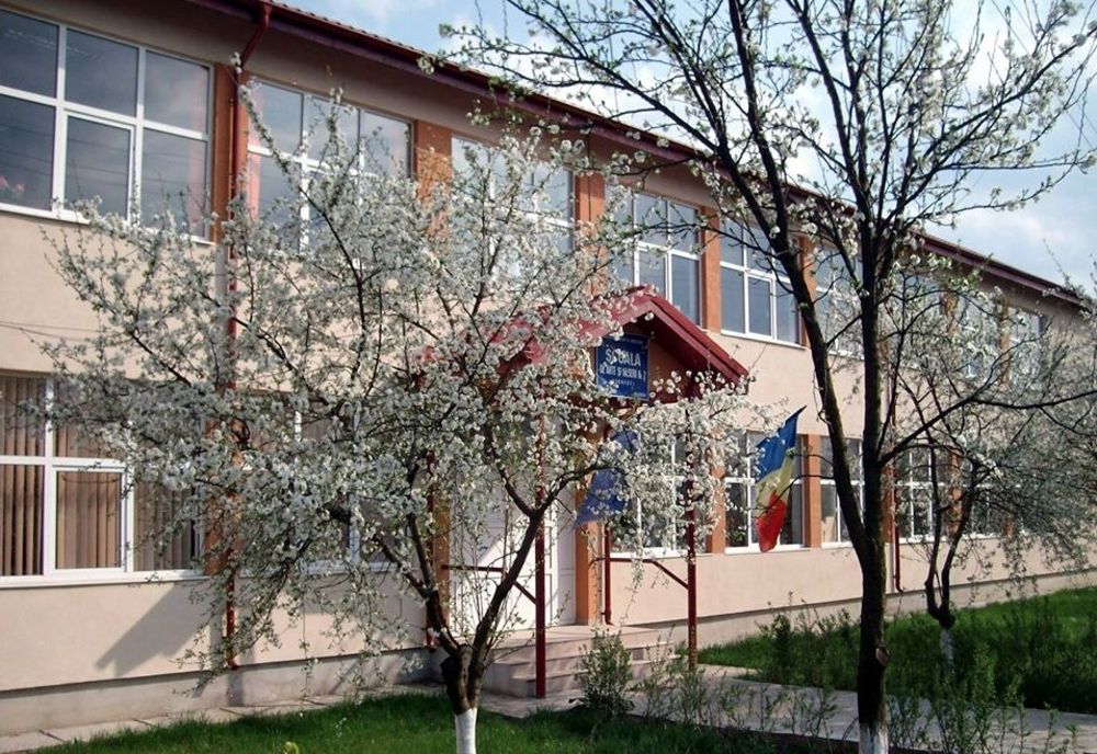 Elevii unei clase de la Școala din Vernești au trecut în on-line după doar o zi de cursuri față în față