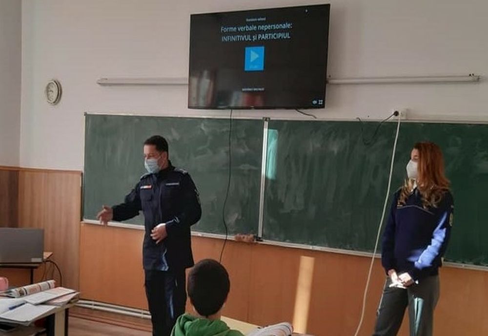 Ofiţerii de la Siguranţă Şcolară în dialog cu elevii Liceului Pedagogic „Spiru Haret” Buzău în cadrul “Maratonului Antiviolenţă”