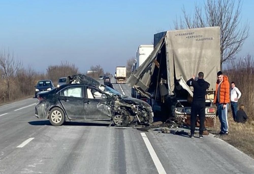 Accident cu două victime pe DN2E85, după o coliziune între un autoturism și două autoutilitare