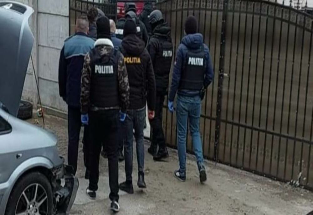 Percheziții la grup infracțional organizat, trafic de persoane și proxenetism.