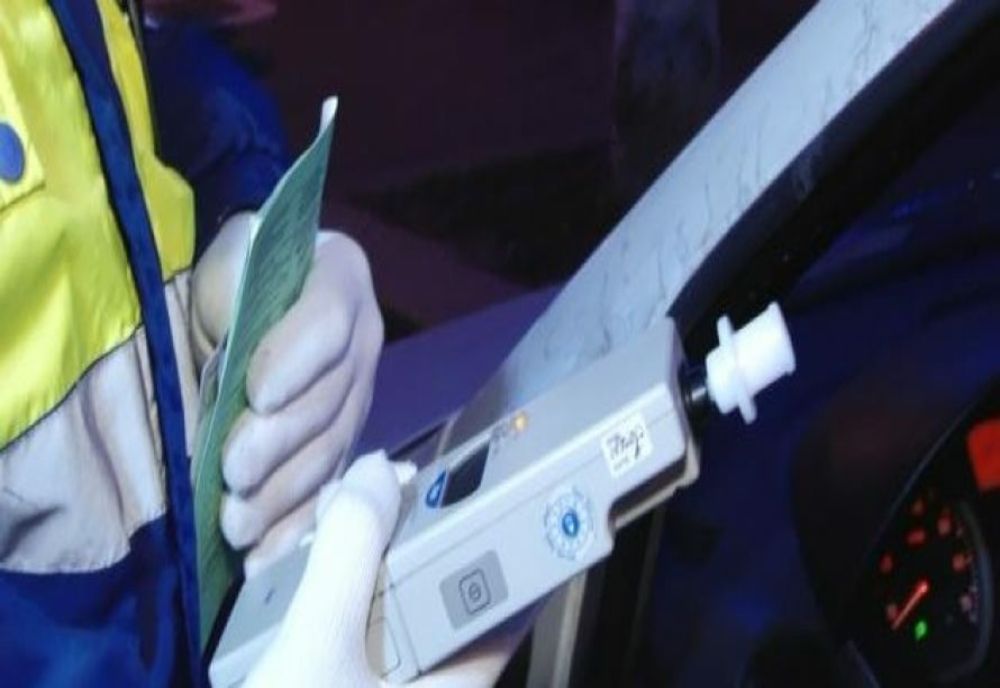 Reținut pentru 24 de ore după ce a fost depistat la volan cu permisul suspendat și sub influența alcoolului