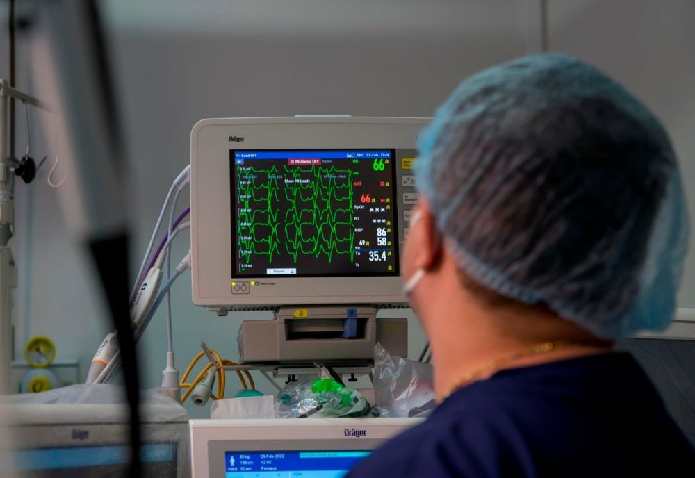 Medic buzoian care-i spunea pacientei că pentru 200 de lei nu urcă în sala de operații, condamnat cu suspendare