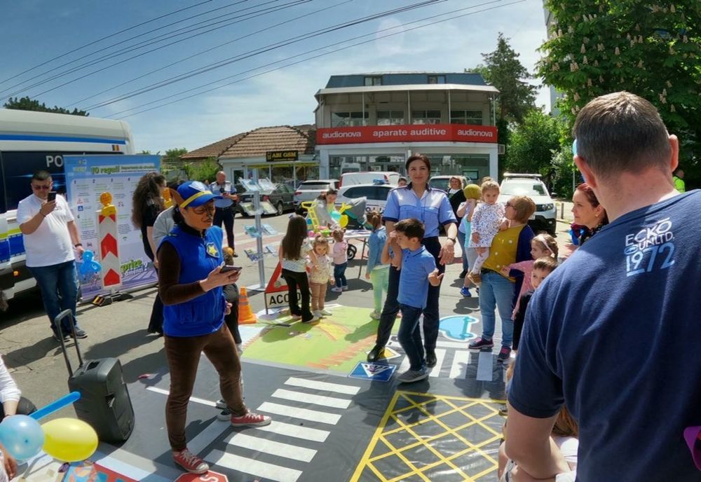 Sărbătoarea anuală a păcii şi unităţii în Europa, celebrată de poliţiştii rutieri într-un mod inedit