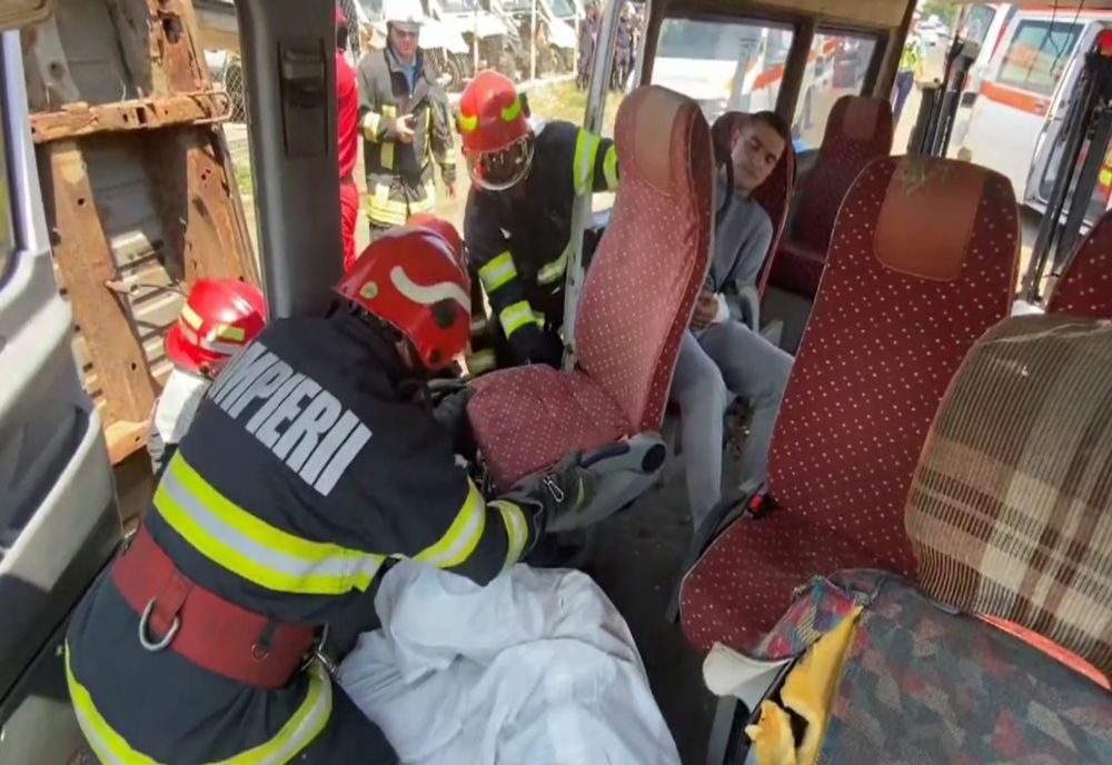 Video: Intervenție a ISU Buzău în urma coliziunii dintre 4 autovehicule. Exerciţiu cu forţe şi mijloace în teren pentru antrenarea structurilor de intervenţie