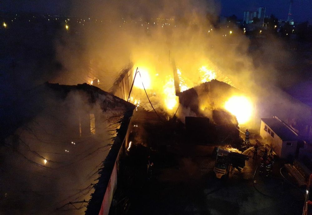 Au ars cinci clădiri