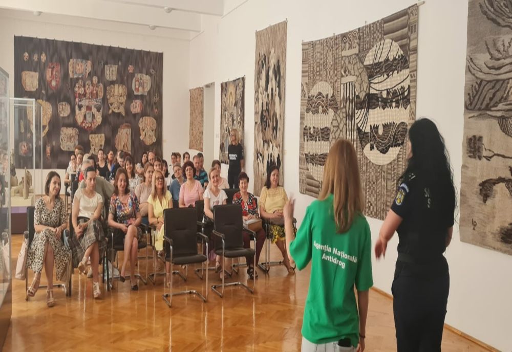 Pregătirea mentorilor pentru siguranța tinerilor