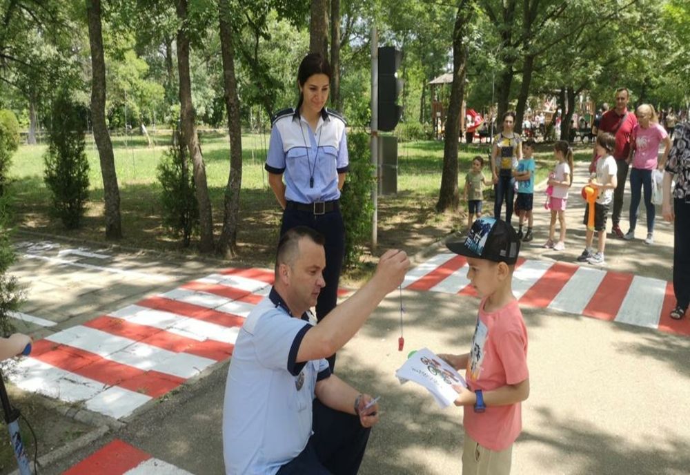 “Permise de biciclist” eliberate pe bandă rulantă!