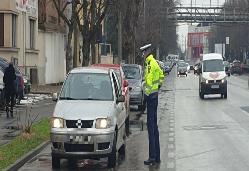 Peste 160 de sancţiuni contravenţionale aplicate de poliţiştii rutieri ca urmare a abaterilor constatate în weekend 