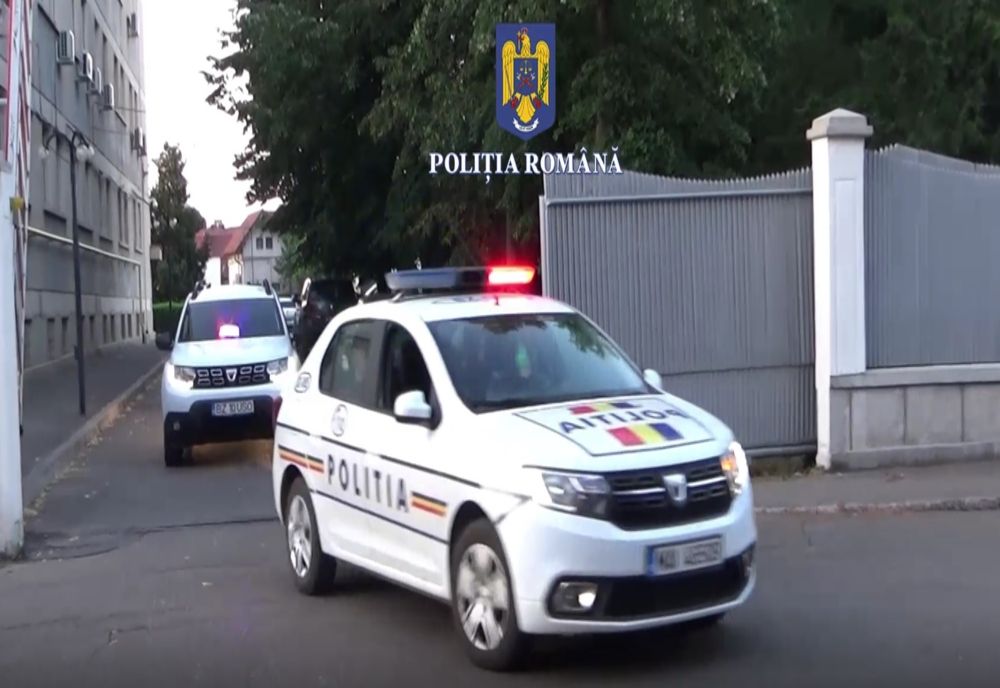 Percheziții la o persoană bănuită de tâlhărie calificată reţinut de poliţişti