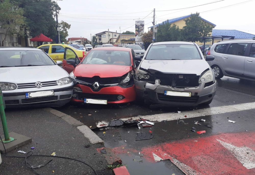 Foto. Accident cu trei persoane rănite pe Aleea Sporturilor, în municipiul Buzău