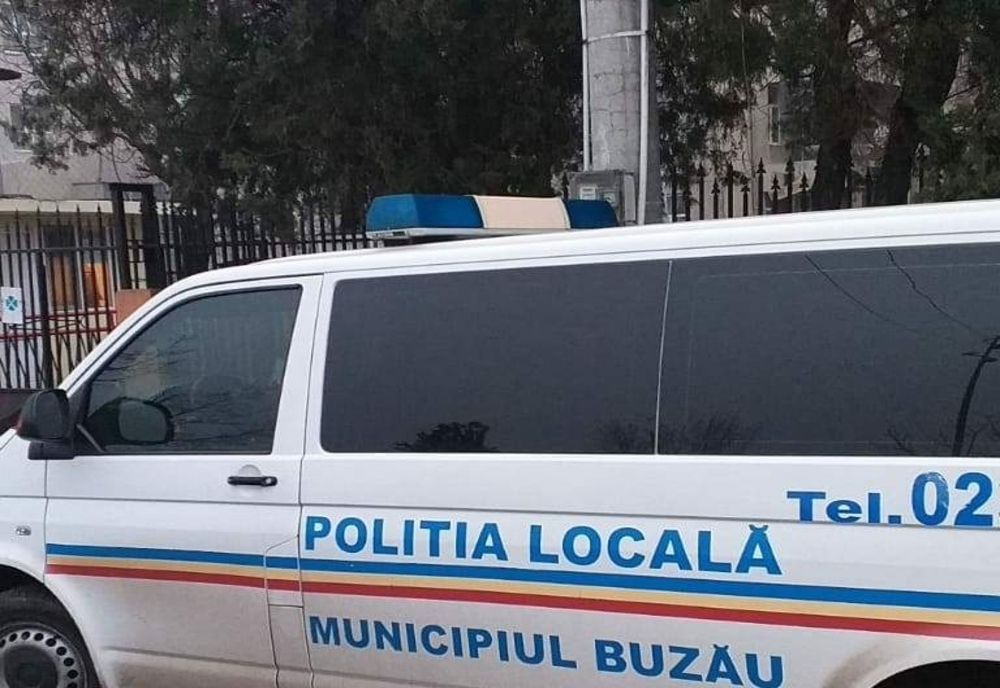 Doi soţi din Covasna, cercetaţi pentru furtul unor mese pliante 