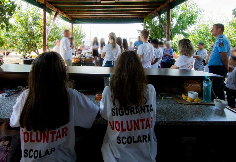 Elevii de clasa a V-a de la Școala 11 din Buzău, parteneri de dialog ai poliţiştilor