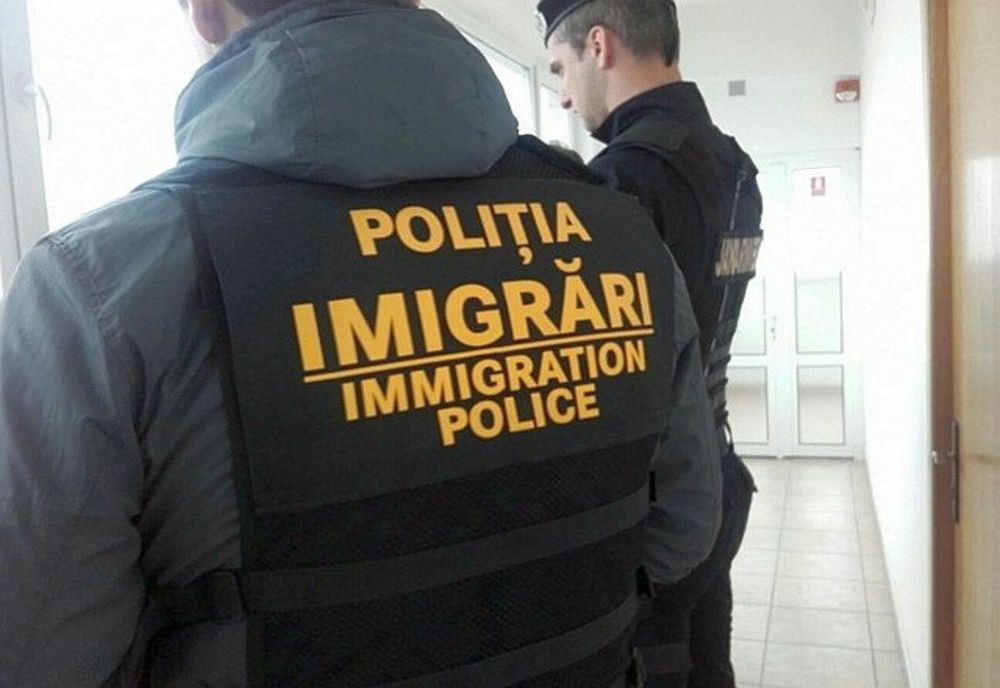 Trei cetățeni din Republica Moldova returnați sub escortă de polițiștii de imigrări din Buzău