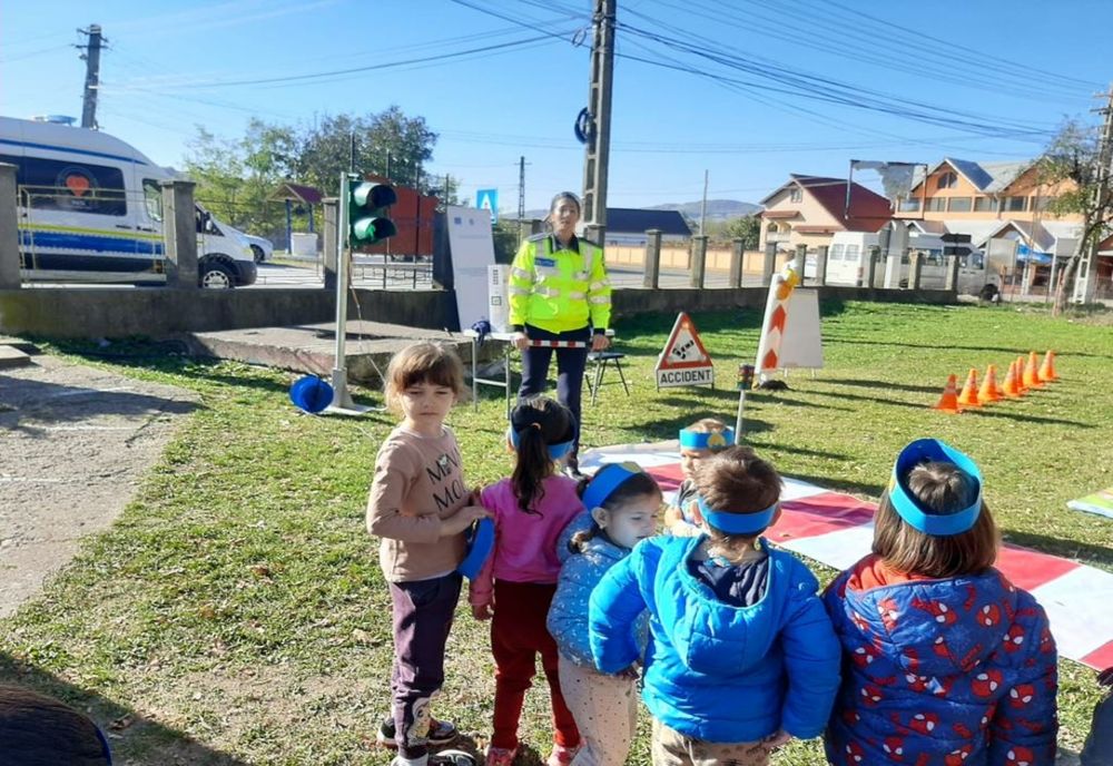 galerie foto: Acțiuni pentru siguranța copiilor în trafic şi pe internet