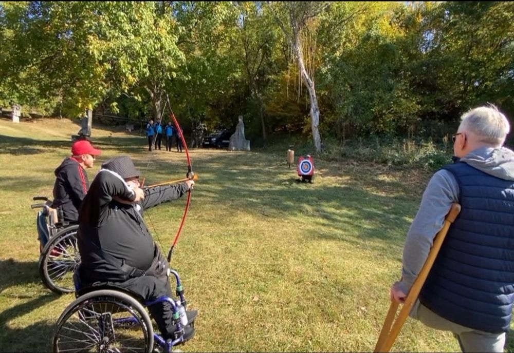 Un zâmbet cald și o bucurie infinită  au avut de oferit jandarmii buzoieni prietenilor speciali din fotolii rulante din județele Buzău si Galați