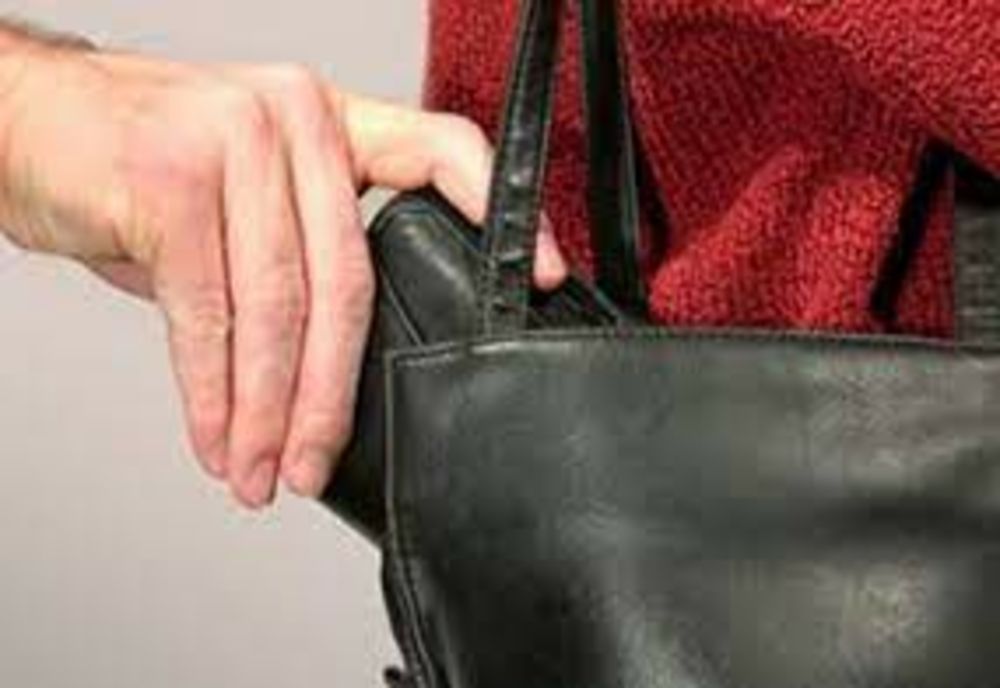 Bărbat din Bacău, specializat în furturi de genți și portofele din zone aglomerate ale municipiului Buzău