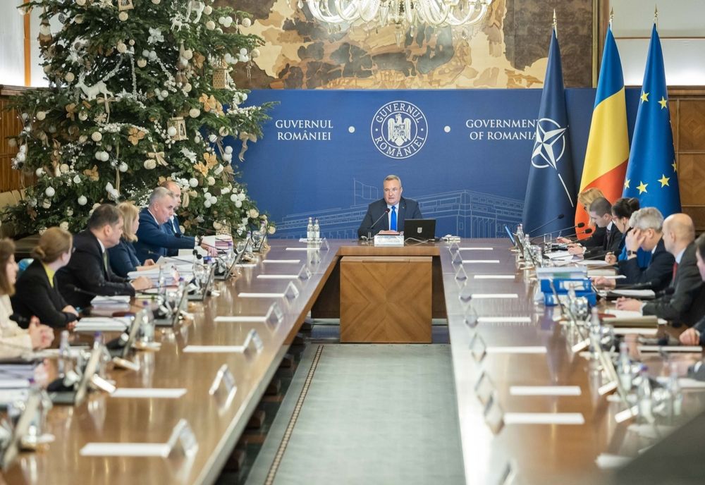 Pensiile de serviciu vor fi calculate plecând de la vechimea în specialitate. Nicio pensie de serviciu nu va putea să mai depășească salariul primit în perioada activă