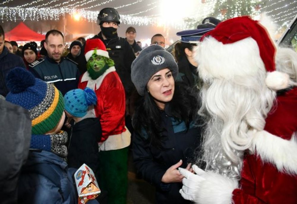 FOTO-video: ”Caravana Crăciunului” - surprize oferite de polițiștii buzoieni