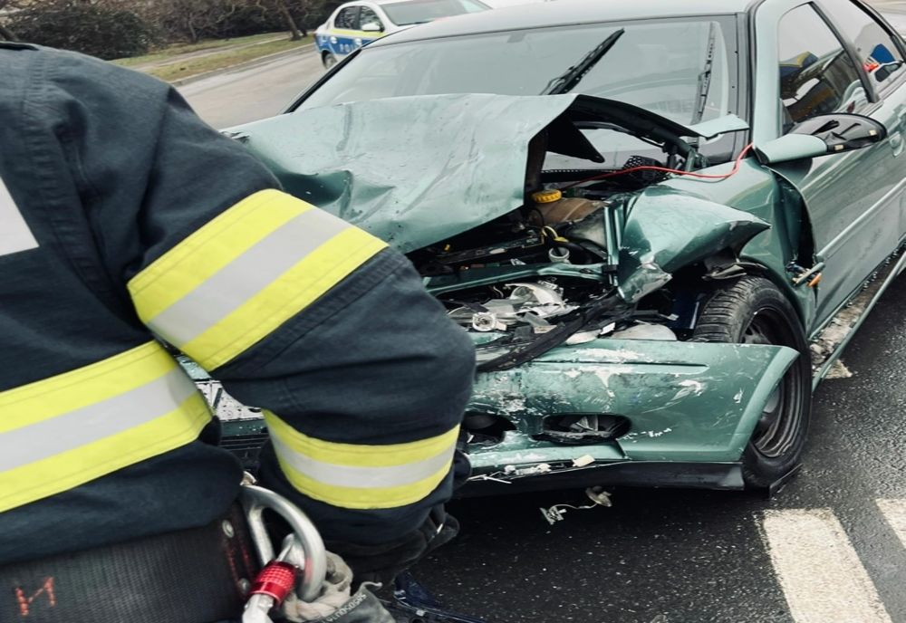 Foto: Coliziune frontală între două autoturisme pe strada Transilvaniei, la ieșire din municipiul Buzău