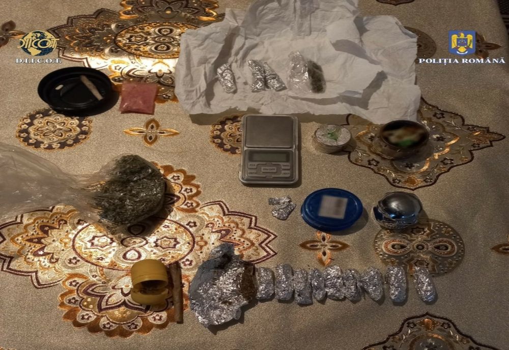 Rețea de traficanți de droguri destructurată în urma unor percheziții domiciliare în județul Buzău