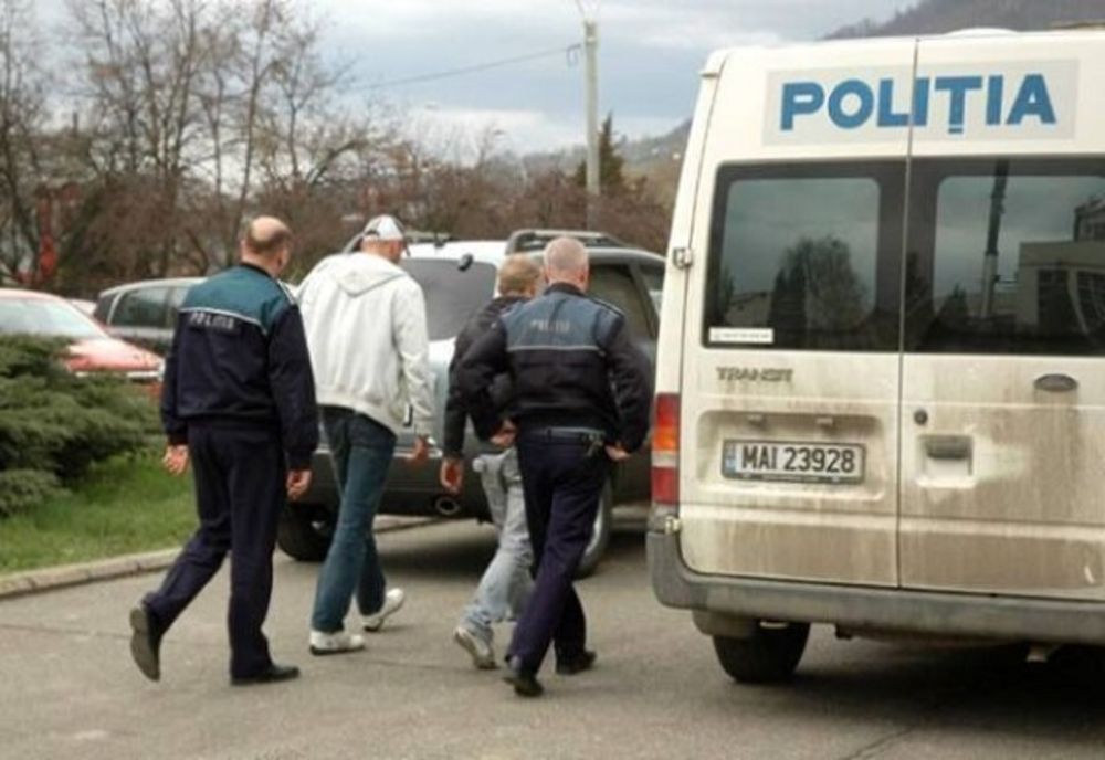 Reținut pentru violare de domiciliu şi ameninţare