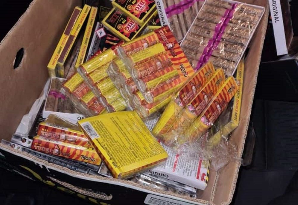 În cadrul acţiunii „Foc de artificii”, poliţiştii din Buzău au indisponibilizat 6364 kilograme de articole pirotehnice, în valoare totală de aproximativ 189.000 de lei