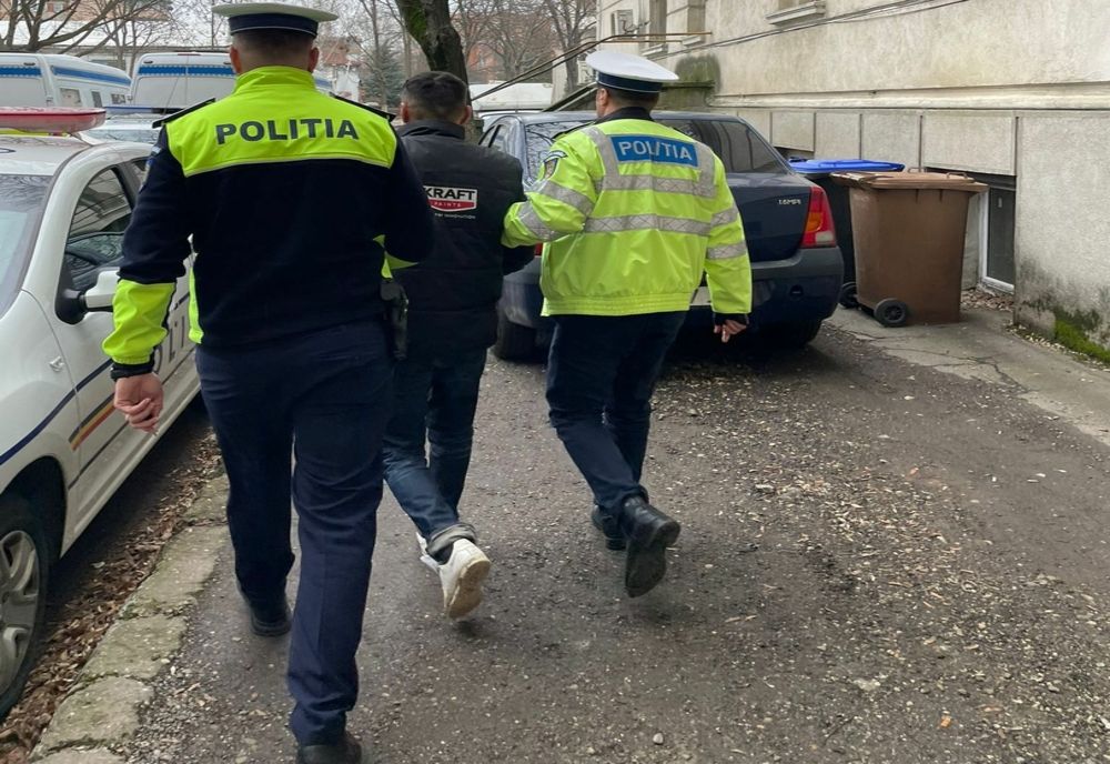 Pe fondul consumului de alcool a făcut scandal în incinta şi în proximitatea unei societăţi comerciale și a produs pagube autoturismului aflat în proprietatea administratorului magazinului