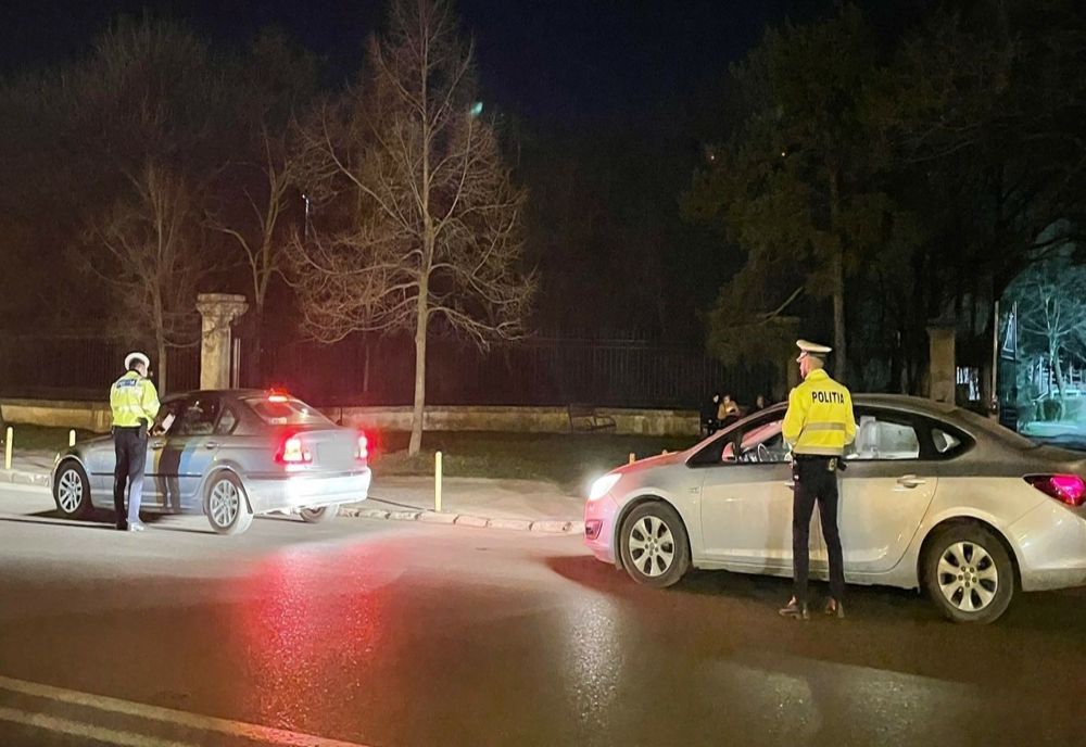 Peste 460 de sancţiuni contravenţionale constatate de poliţişti şi 37 de permise de conducere reţinute în weekend