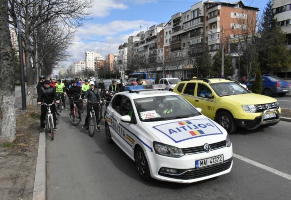Video: Activitate sportivă cu scop preventiv şi de conştientizare a existenţei în trafic a bicicliştilor